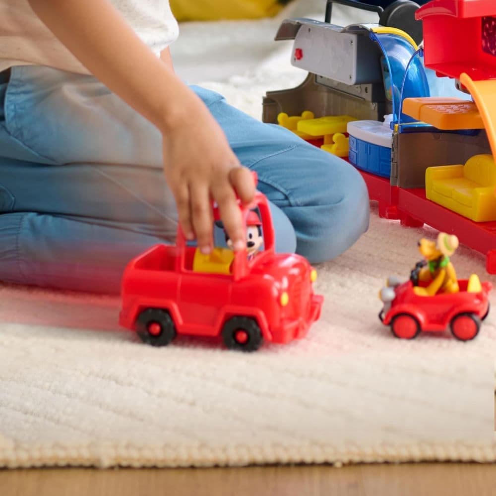 Mickey Outdoor Adventer Camper Playset Third Alternate Image