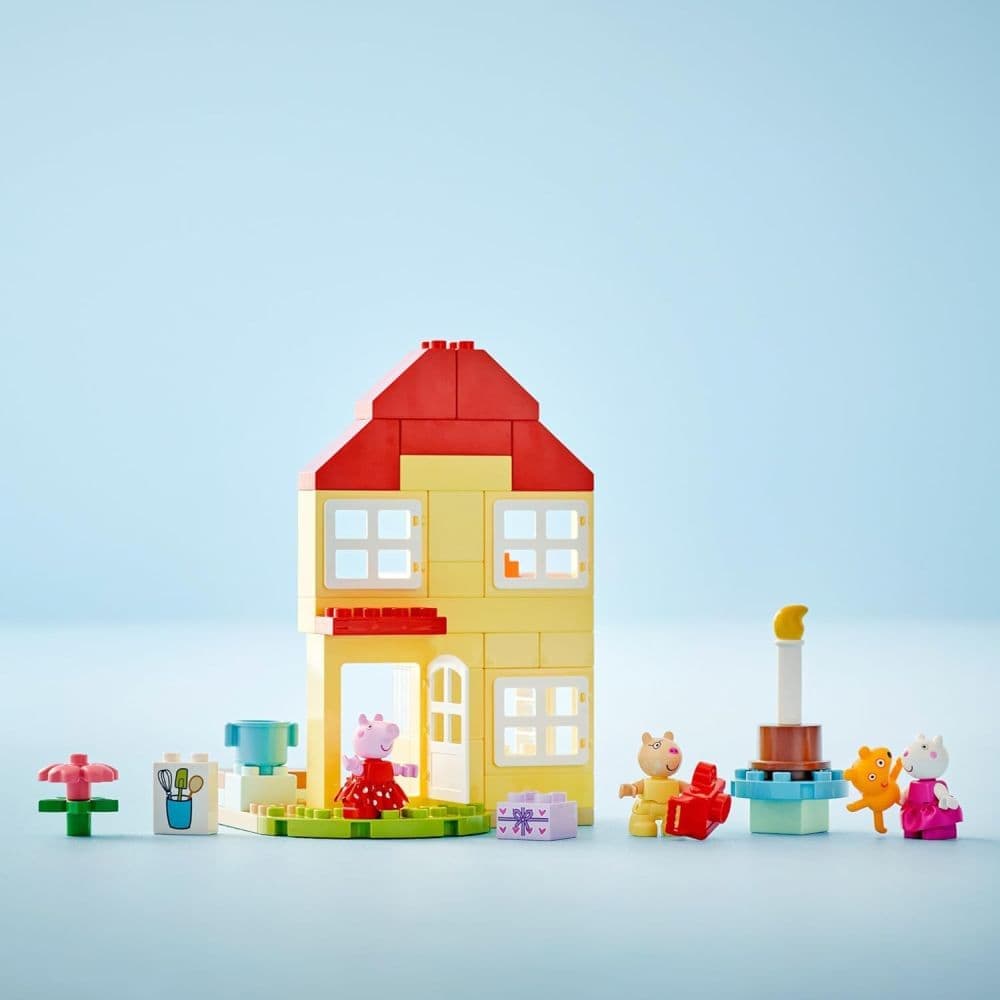 LEGO Duplo Peppa Pig Birthday House Playset Fourth Alternate Image